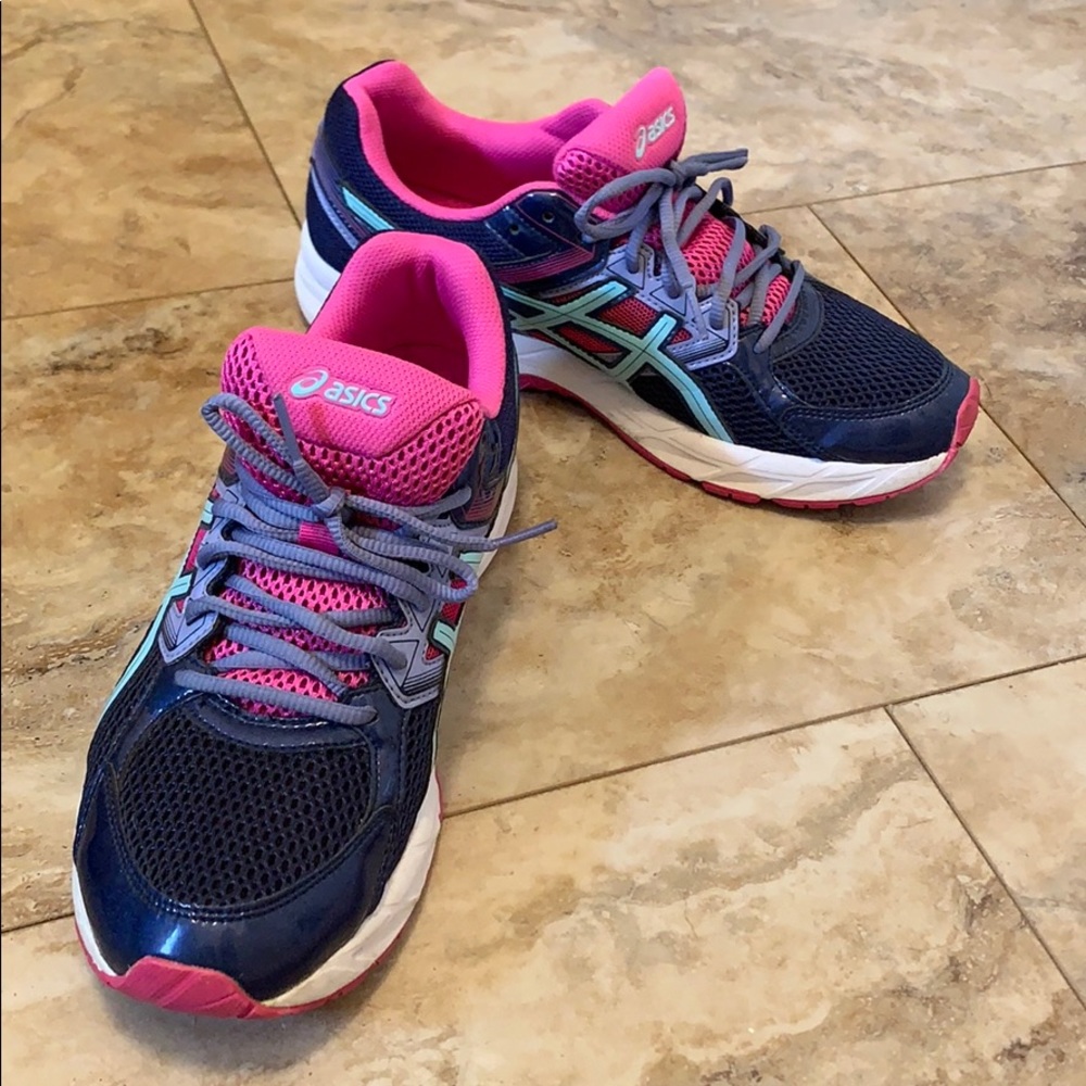Size 11 women’s ASICS